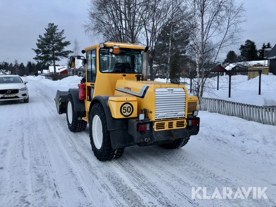 Redskapsbärare Lundberg 6200 LSE HD med sandningsskopa