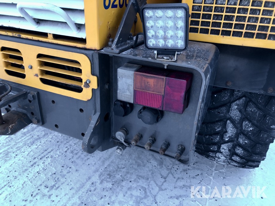 Redskapsbärare Lundberg 6200 LSE HD med sandningsskopa