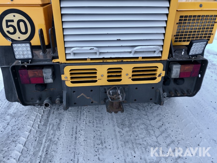 Redskapsbärare Lundberg 6200 LSE HD med sandningsskopa