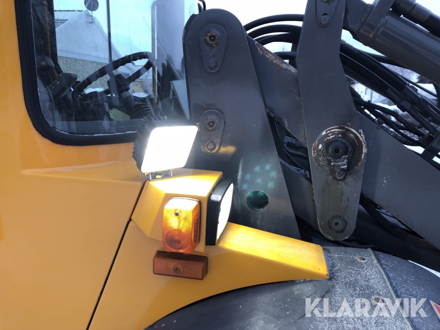 Redskapsbärare Lundberg 6200 LSE HD med sandningsskopa