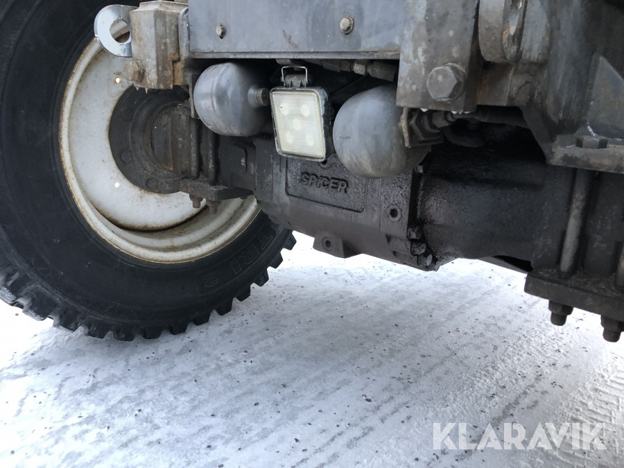Redskapsbärare Lundberg 6200 LSE HD med sandningsskopa