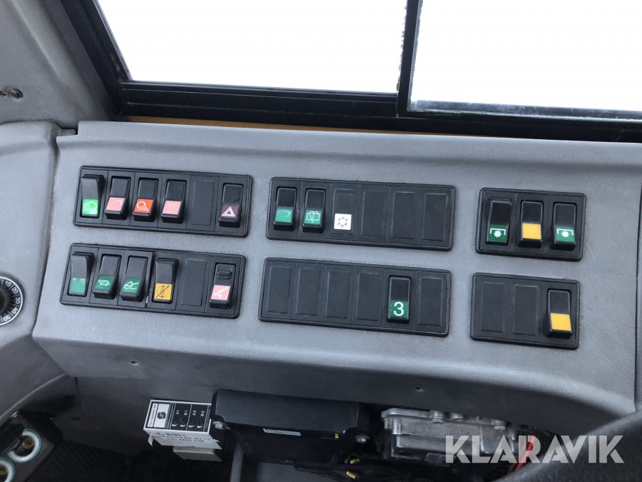 Redskapsbärare Lundberg 6200 LSE HD med sandningsskopa