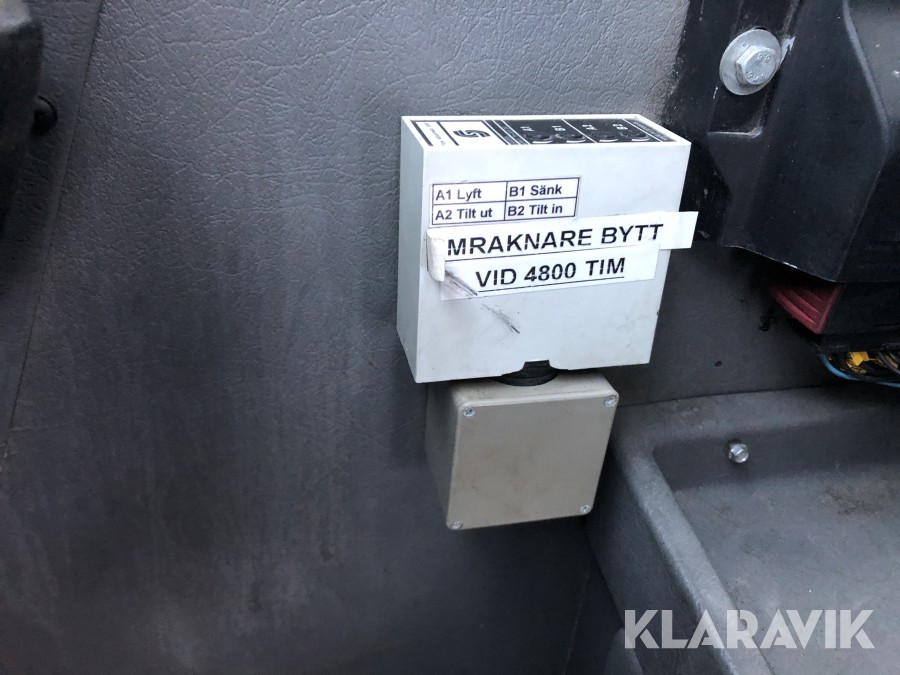 Redskapsbärare Lundberg 6200 LSE HD med sandningsskopa