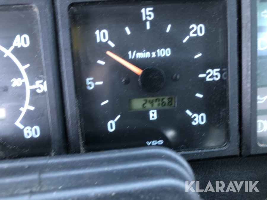 Redskapsbärare Lundberg 6200 LSE HD med sandningsskopa