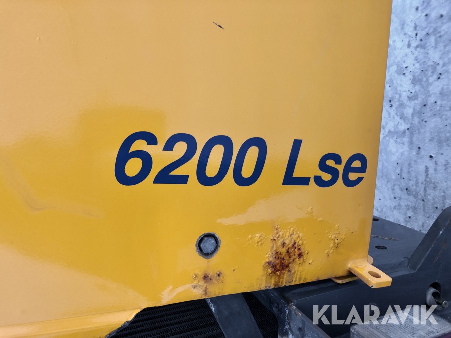 Redskapsbärare Lundberg 6200 LSE HD med sandningsskopa