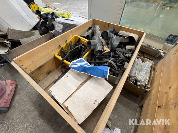 Parti med stuprör, krokar, silar m.m. Lindab