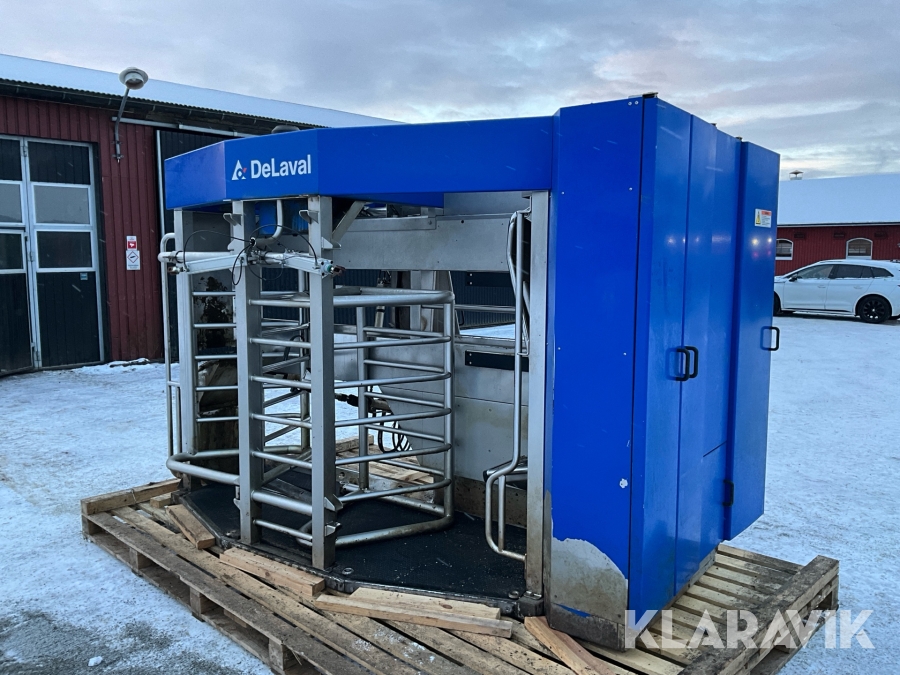 Mjölkrobot DeLaval VMS Milking station höger