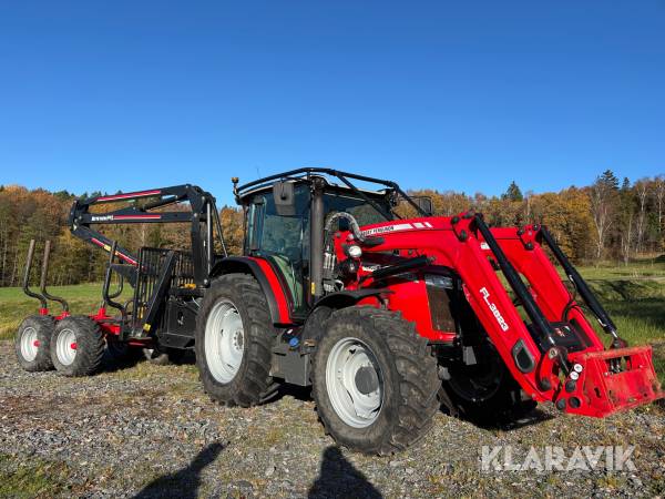 Skogsutrustad Traktor Massey Ferguson 5710M med redskap