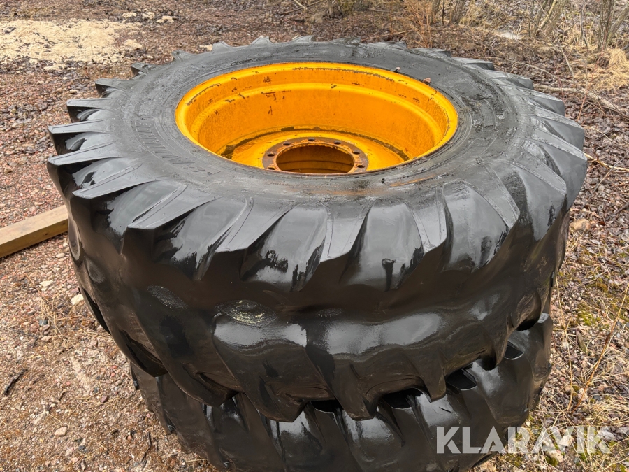 Entreprenaddäck med fälg 23.1-34 2st