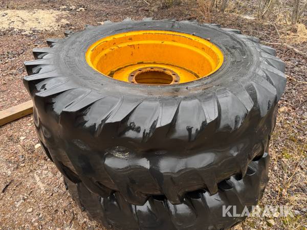 Entreprenaddäck med fälg 23.1-34 2st