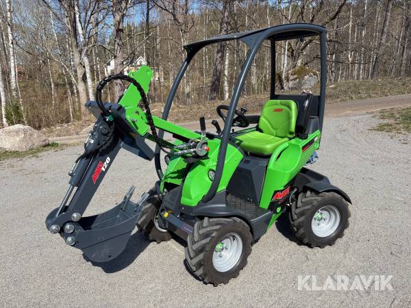 Kompaktlastare Avant 225 med redskap