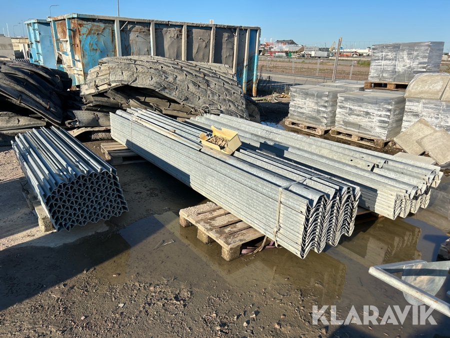 Vägräcken & stolpar ca 160 st