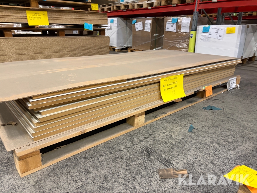 MDF vit laminat 2440x1220 8st