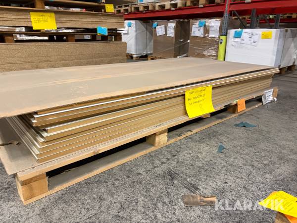 MDF vit laminat 2440x1220 8st