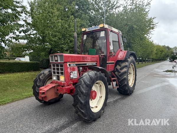 Traktor International 956 XL