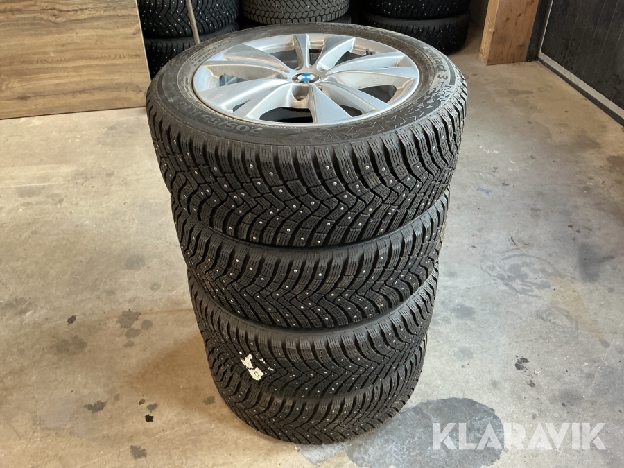 Dubbade vinterdäck på fälg Continental 205/55-R16 4st
