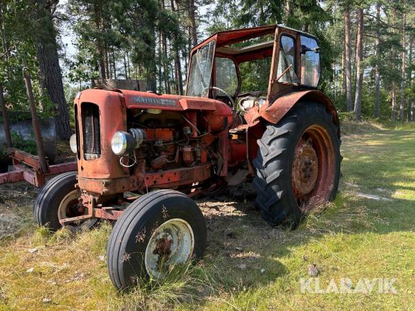 Traktor Nuffield 460