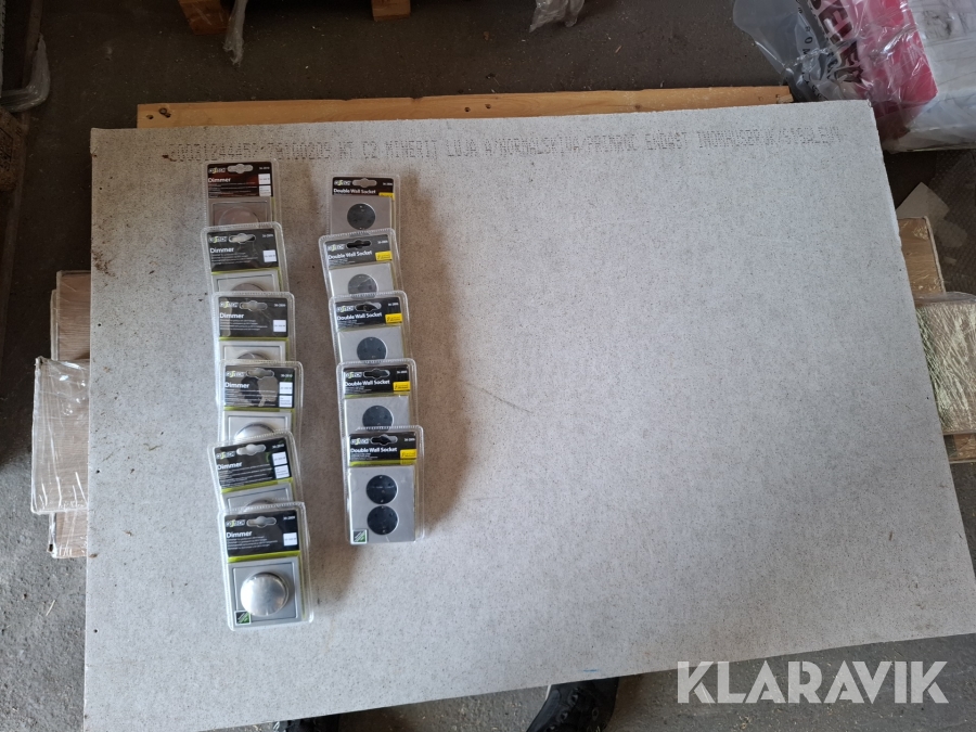 Dimmer och väggkontakt Cotech