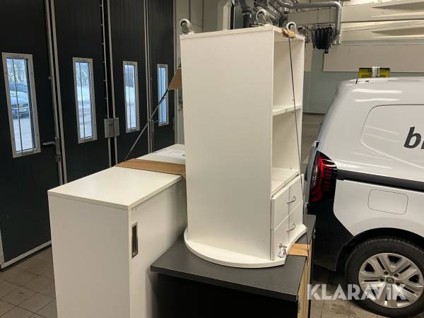 Kotorsmöbler 2 bord ett rullbord