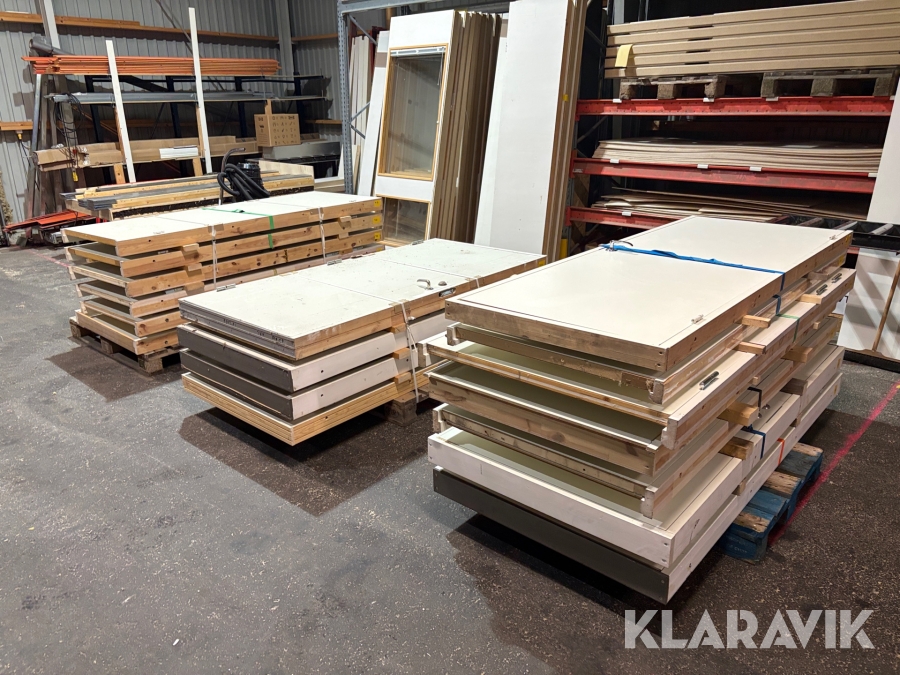 Parti med innerdörrar och ytterdörrar