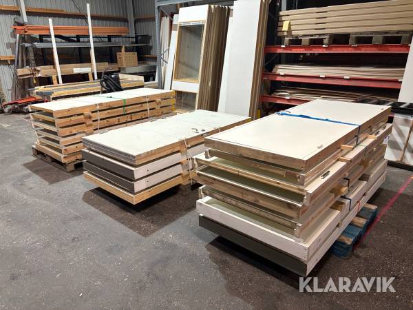 Parti med innerdörrar och ytterdörrar