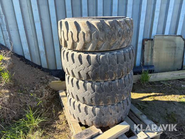 Entreprenaddäck på fälg 3+1