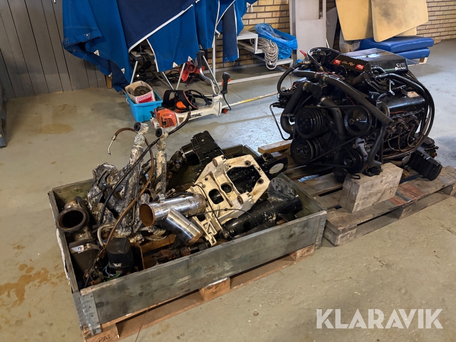 Båtmotor inombordare med drev Mercruser 7.4L