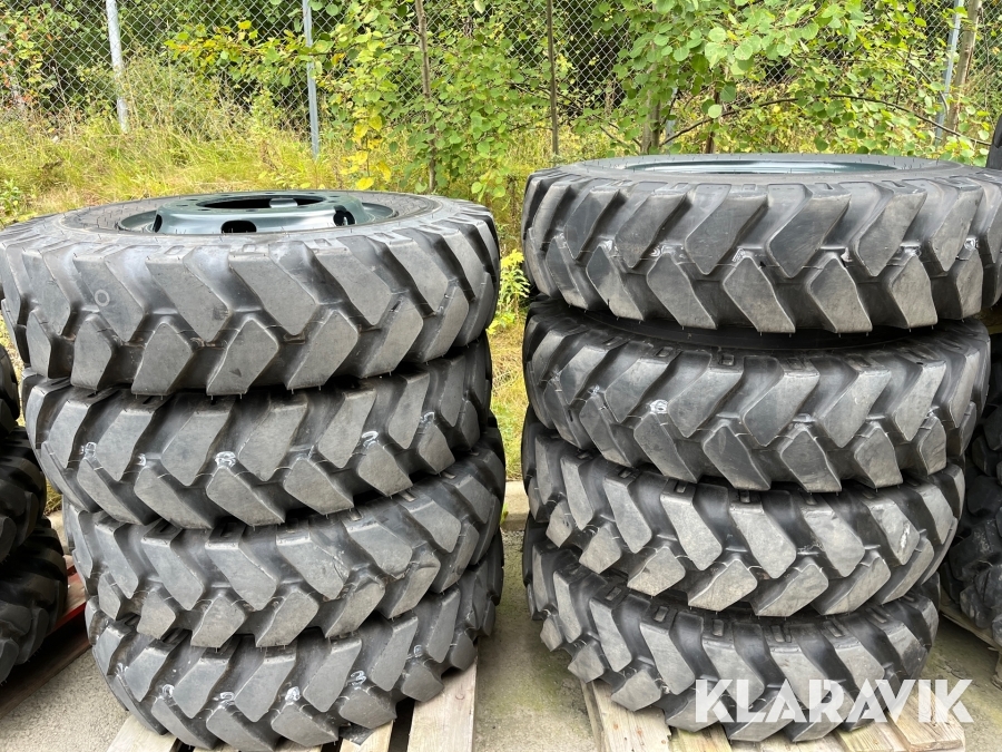 Däck till Hyundai hjulgrävare HW140,150,160,170 8st