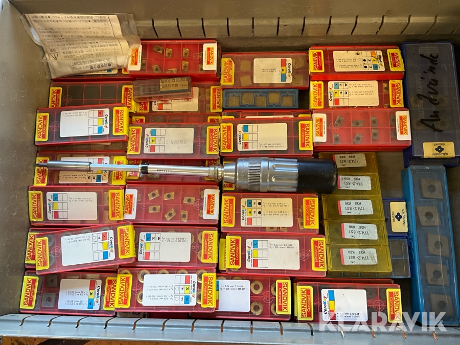 Stortparti med tillbehör till industri&verkstad