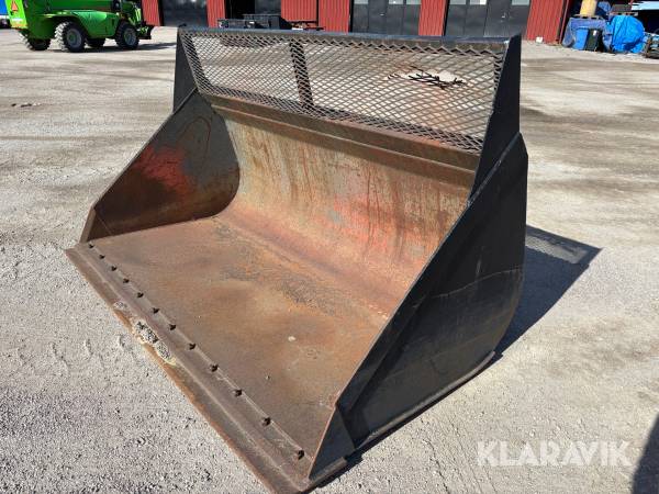 Skopa Överum 2500L med Stora BM fäste