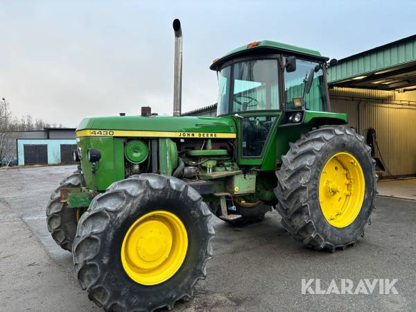 Traktor John Deere 4430