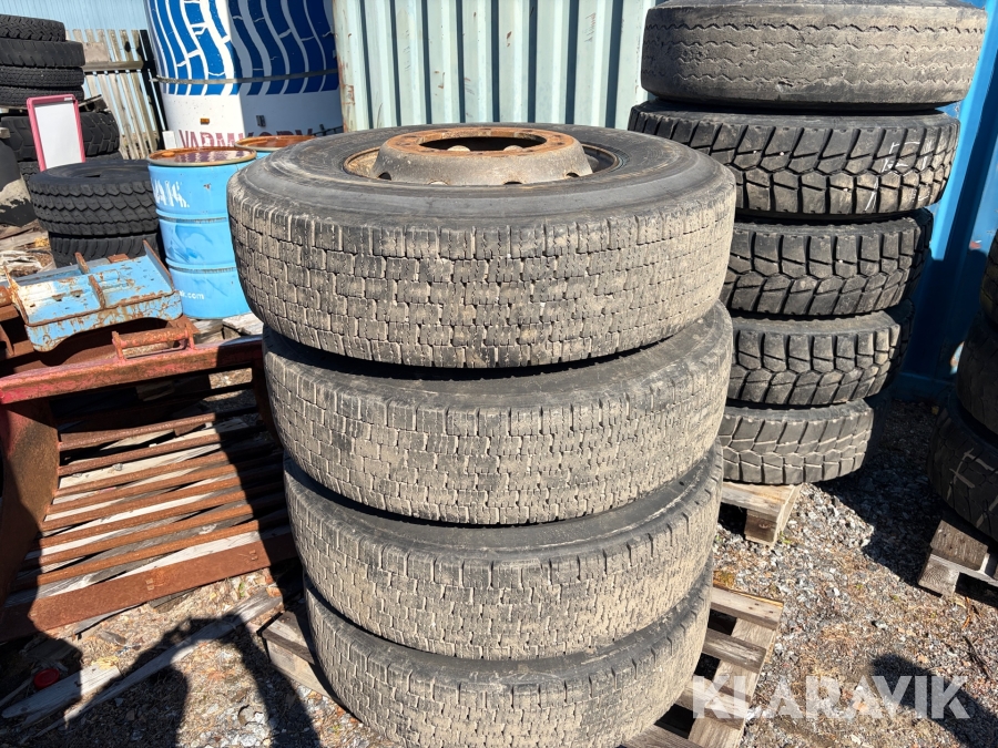 Däck med fälg 315/80R22.5 11st