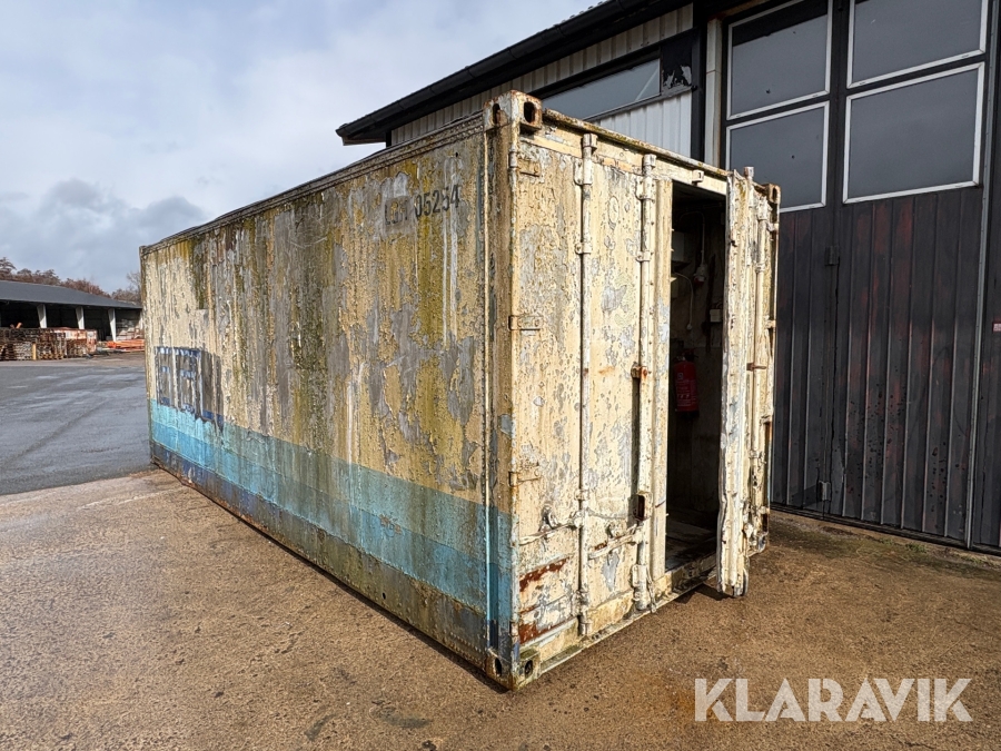 Isolerad container med bänk och hyllor