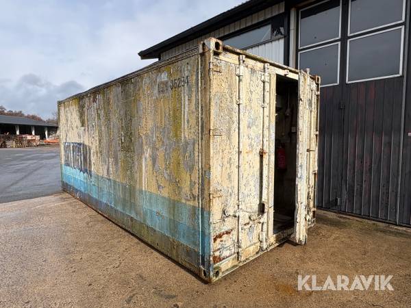Isolerad container med bänk och hyllor