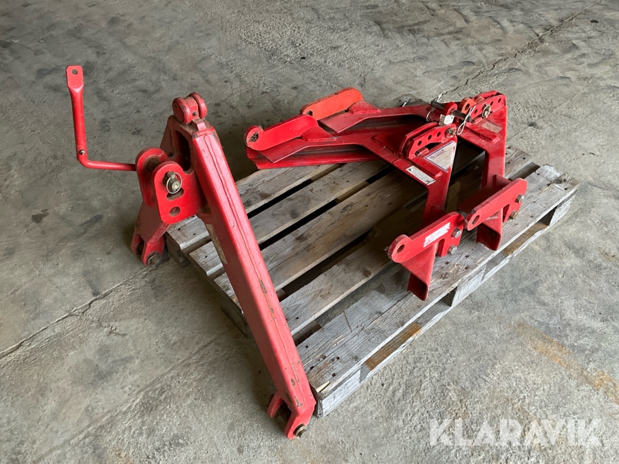 A-ram Lyng Triangel 1 traktordel och 2 maskindelar