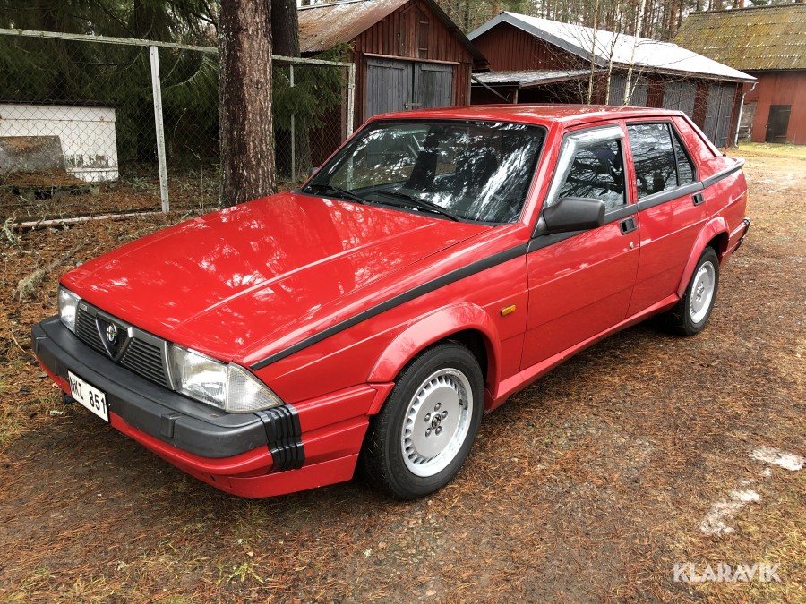 Alfa Romeo 75 3,0 America V6