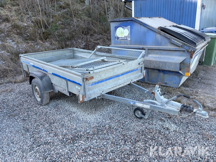 Personbilssläp Fogelsta med nätgrind