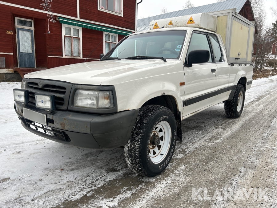 Pickup Mazda B2600 MAXI CAB 4X med kåpa