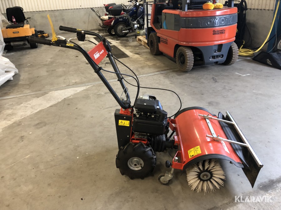 Enaxlad Traktor med sopaggregat Hako Variette 350