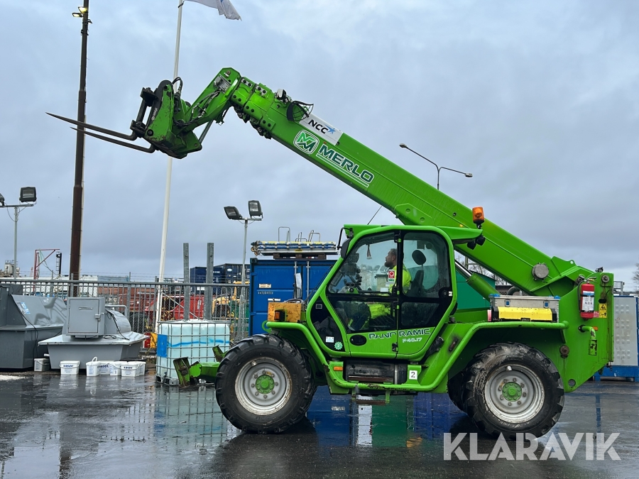 Teleskoplastare Merlo P40.17 med pallgafflar