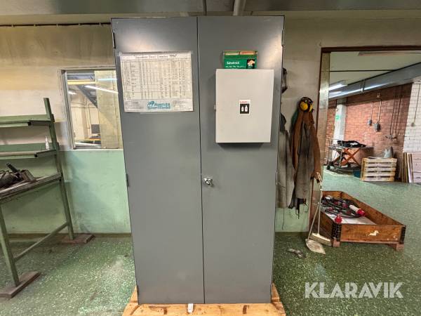 Verktygsskåp med elmaterial