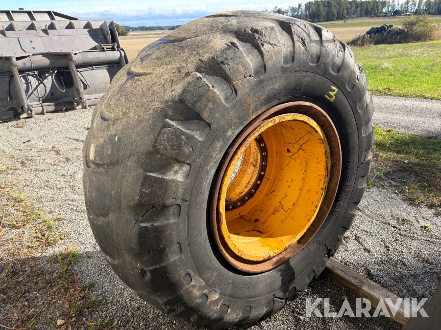 Däck på fälg Michelin 30/65R29