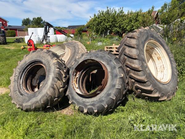 Dubbelmontage BKT/Goodyear/Alliance/Kleber 520/85R42/20.8R42 samt 420/85R30 4 st