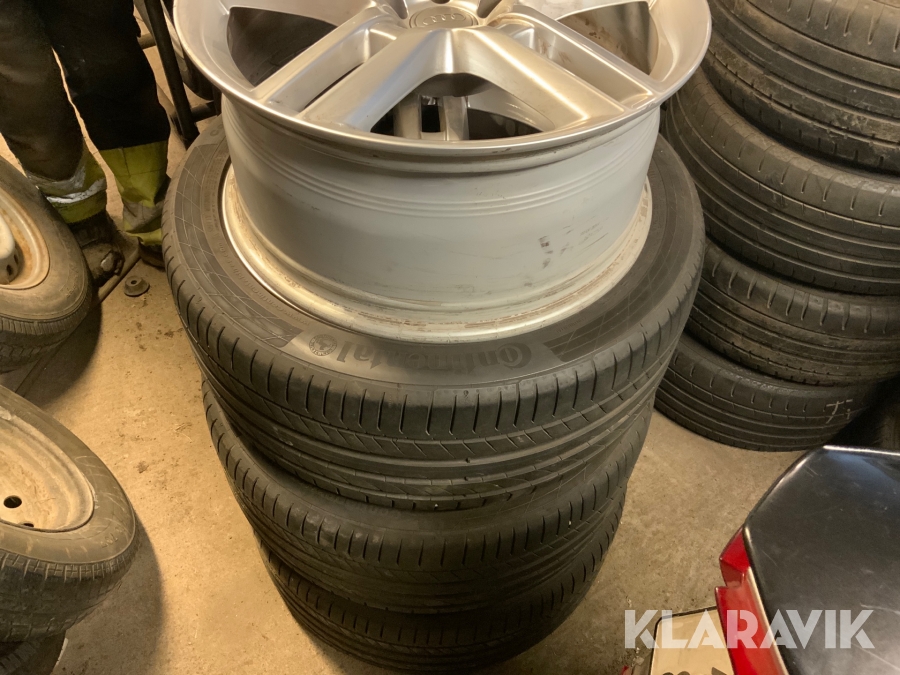Däck med fälg sommar Continental 255/40R19 4 st fälgar och 3 st däck