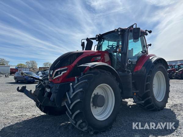 Traktor Valtra T215 frontlyft / 4wd