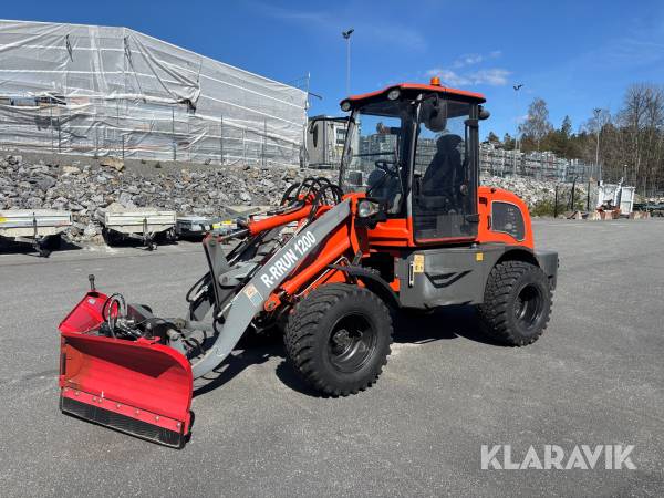 Hjullastare Everun ER12 med flera redskap