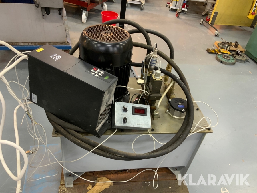 Hydraulpump   med styrsystem och tank