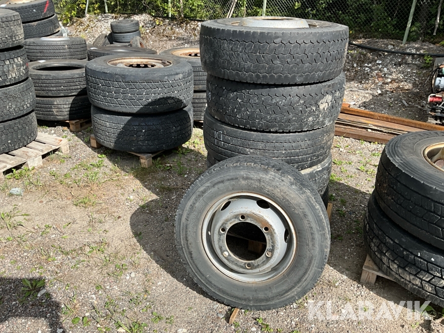 Lastbilsdäck 245/70R17,5 6st 6bultade