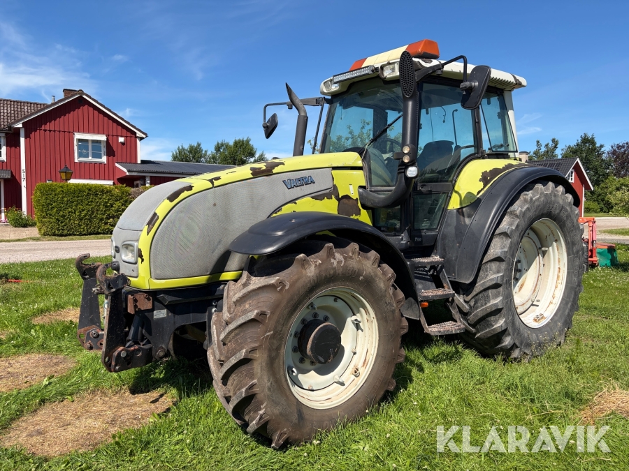 Traktor Valtra T190 med frontlyft