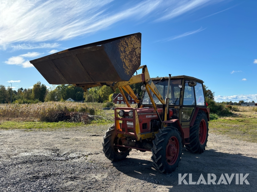 Traktor Zetor 6748